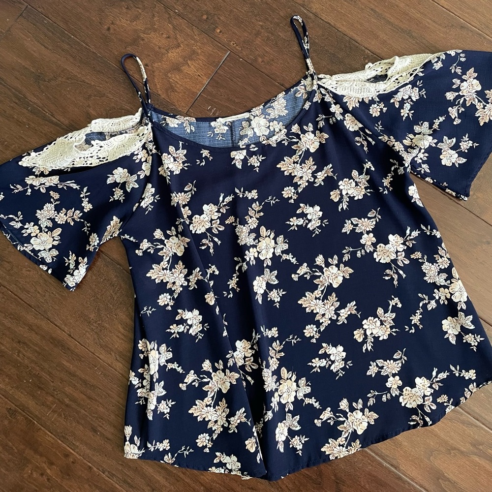 Le Lis cold shoulder top, navy